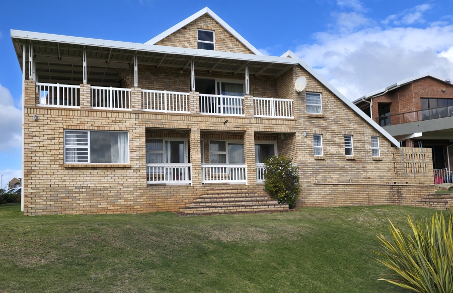 5 Bedroom Property for Sale in Wavecrest Eastern Cape